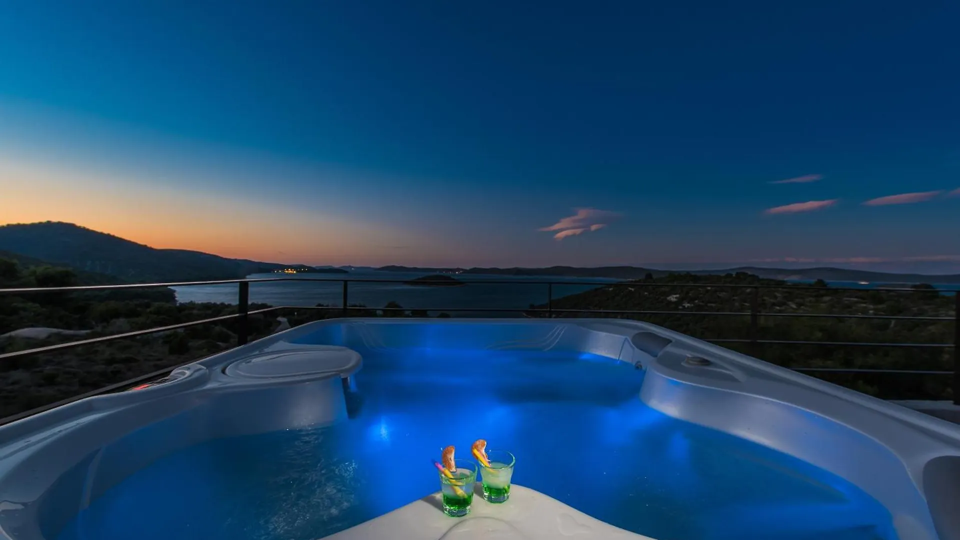 Dragove Luxury Sun House With Hot Tub And Sea View 빌라