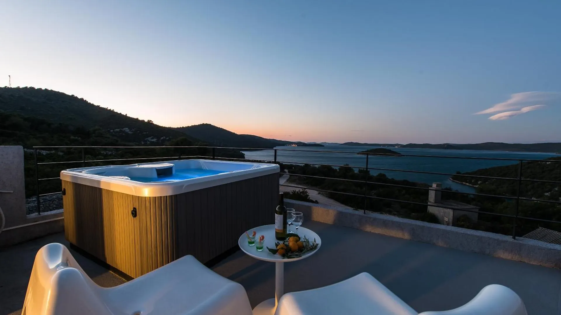 Dragove Luxury Sun House With Hot Tub And Sea View 빌라